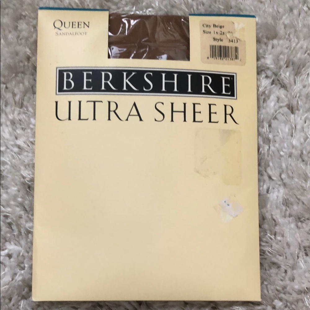Berkshire Ultra Sheer Sandalfoot Hosiery City Beige Size 1x2x